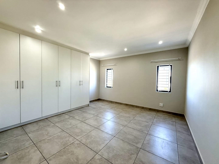 To Let 5 Bedroom Property for Rent in Parklands North Western Cape